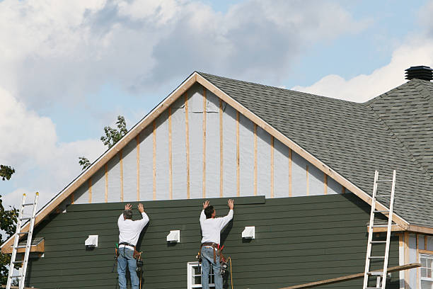 Professional Siding technician working in Richland, PA